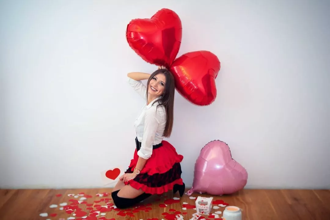 Gorąca sesja gwiazdy disco polo z namiętnym akcentem! Na jednej fotce pokazała stanik! 